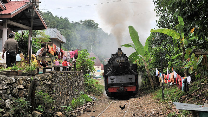 E1060 in Swahalunto, Sumatra
(1263)