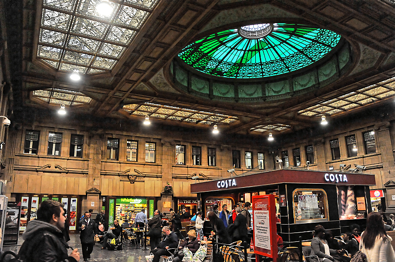 Edinburg Bhf innen.jpg