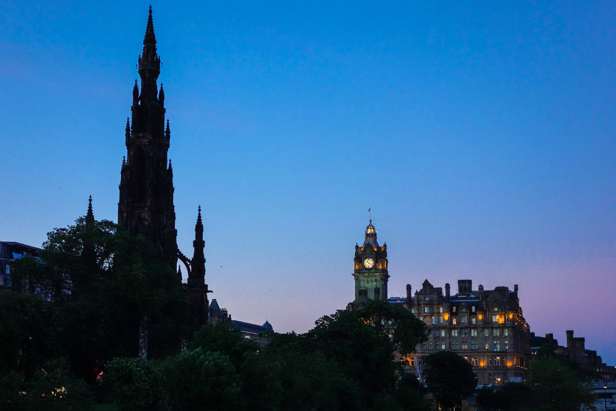 Edinburgh Denkmal Nachtstimmung-.jpg