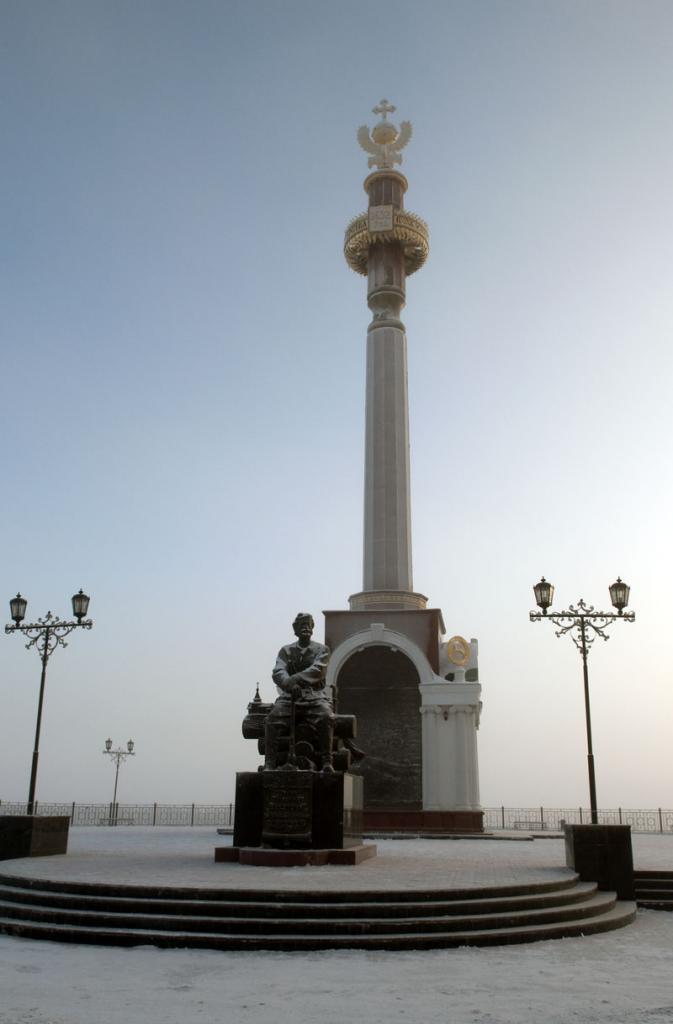 Ein Denkmal für die hier ansässige indigene Bevölkerung - die Jakuten und Evenen
