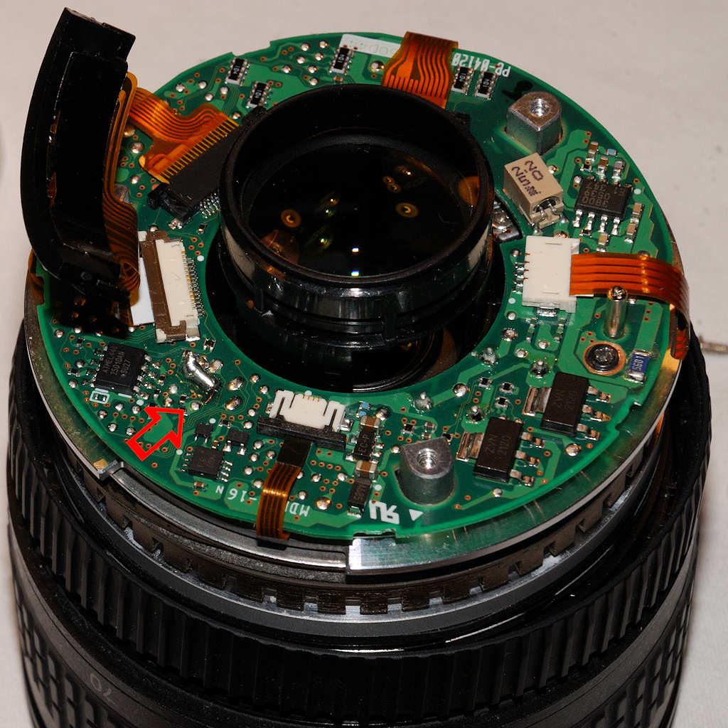 Ein vom Vorbesitzer verbasteltes AF-S DX 18-70/3.5-4.5G IF ED Nikkor. Für 20 Euro inkl. Versand aus eBay.