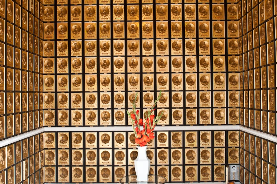 Eine von vielen Begräbnisstätten im Tempel der 1000 Buddhas