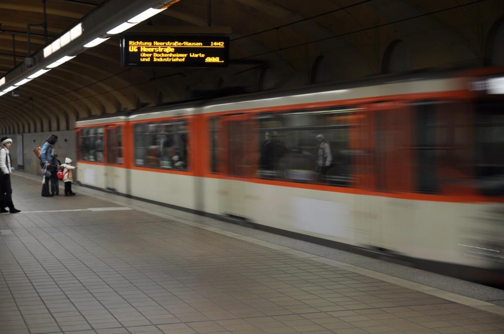 Einfahrende U-Bahn