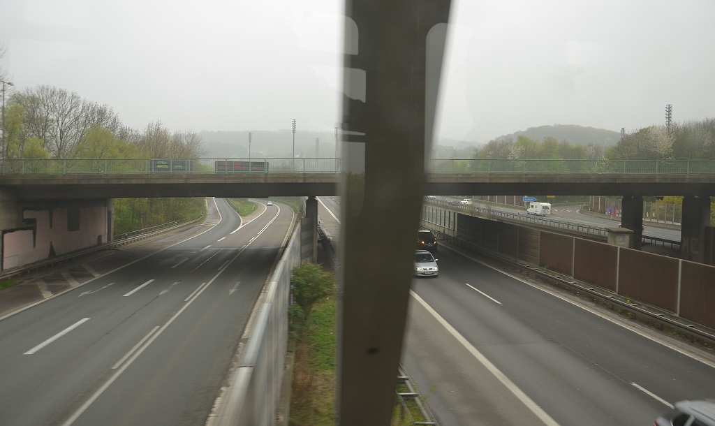 einmal quer über die Autobahn