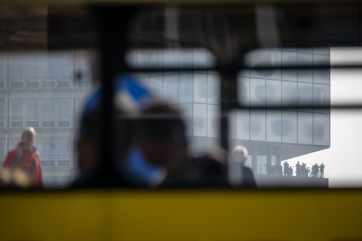 Elbphi - durch den fahrenden Bus gesehen