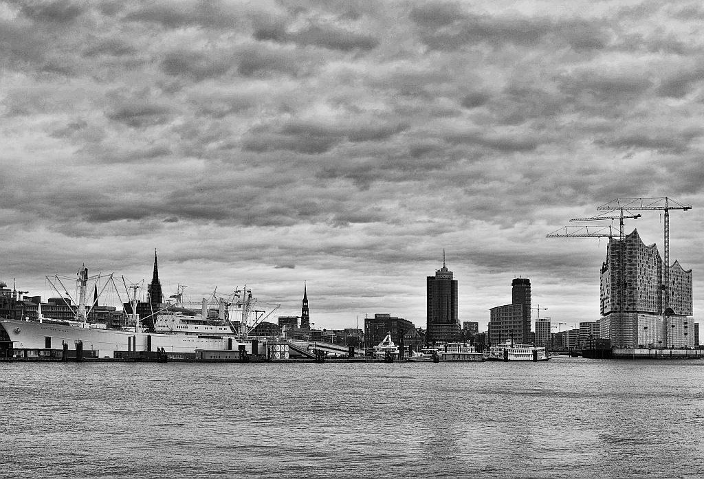 Elbphilharmonie,Landungsbrücken 012 v