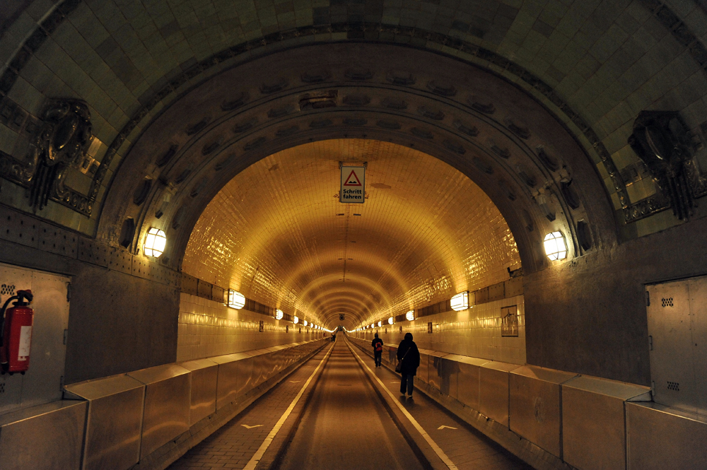 Elbtunnel 2016.jpg
