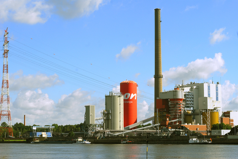 Energieriese E.ON

Das Kraftwerk Farge ist ein steinkohlebefeuertes Kraftwerk mit einer Leistung von 343 MW im Bremer Ortsteil Farge.

Der Kamin des K