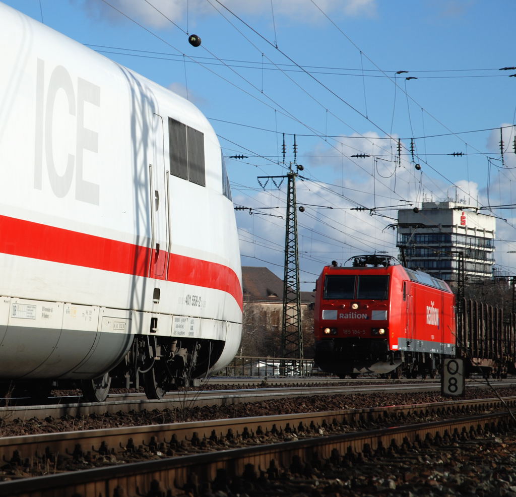 Erst passierte am 24.01.2009 20 Minuten lang gar nichts im westlichen Gleisvorfeld des Fürther Haubtbahnhofs und dann kommen der ICE mit der 401 558-2
