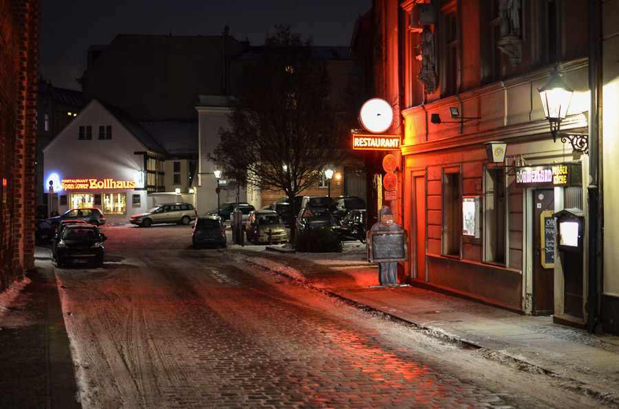 F1.8, 1/30 Sek., ISO 1400 (P-Modus), , geringfügig mit LR4 nachbearbeitet (Beschnitt, Lichter, Kontrast)