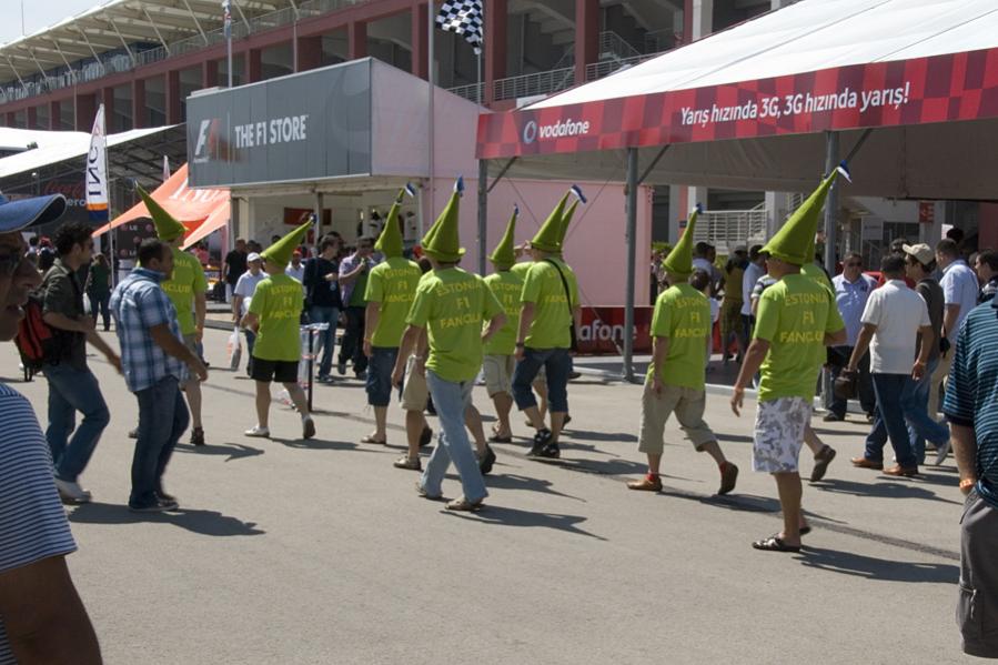 Fans mit weitem Weg
