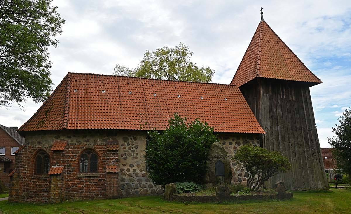 Feldsteinkirche Wieren 1.jpg