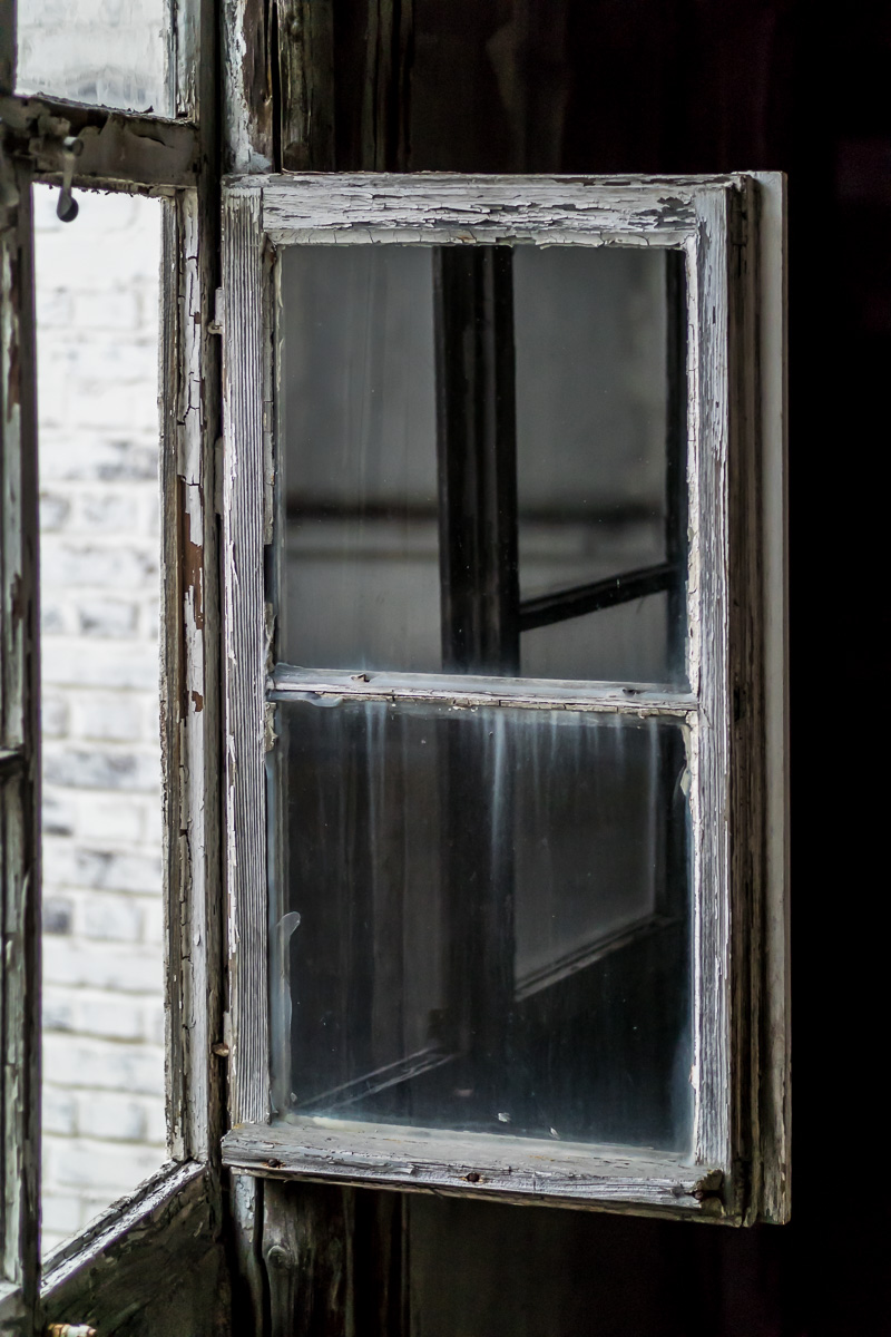 Fenster in Übergang im Industriebetrieb