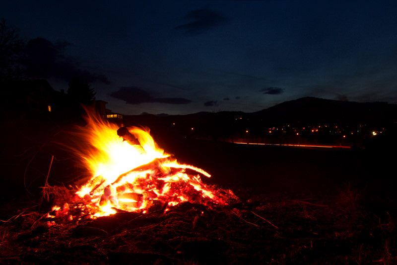 Feuer zur blauen Stunde
