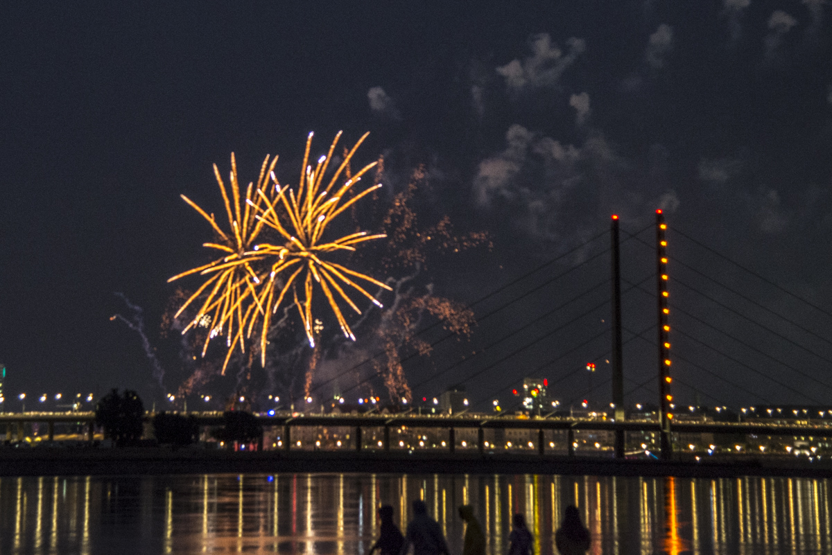 Feuerwerk gelb