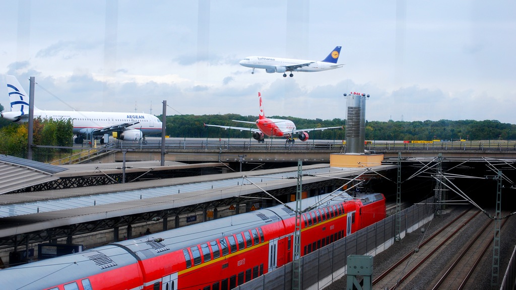 Flughafen Bahnhof
