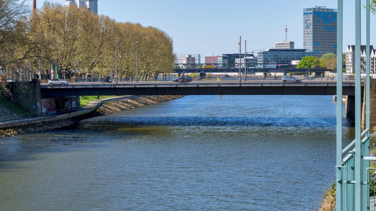 FLUT