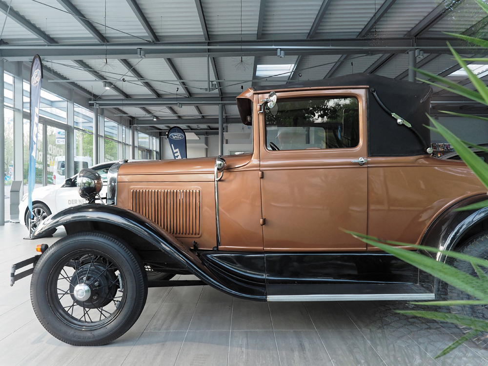 Ford A 1930 Seite.jpg