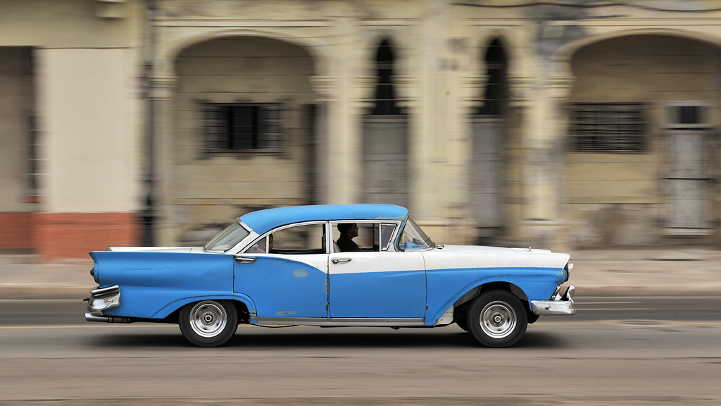Ford Fairlane 4 door Sedan 1957
3922