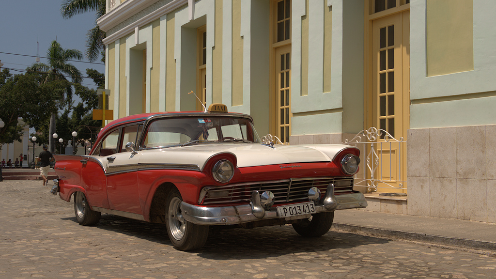 Ford Fairlane in Trinidad
7673