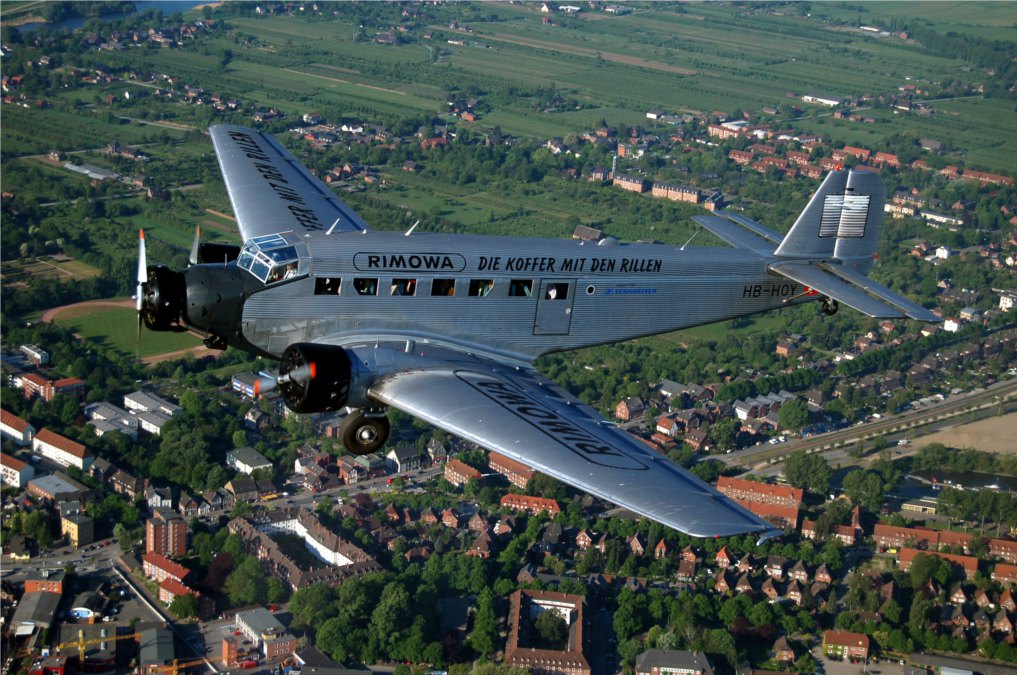 Formationsflug mit Ju-52 HB-HOY über Norddeutschland