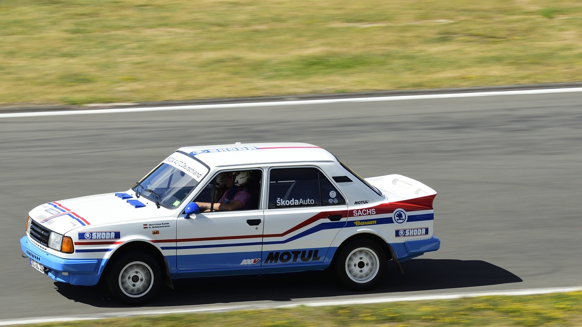 Fotoforum  Skoda 130 LR 745 (1989)