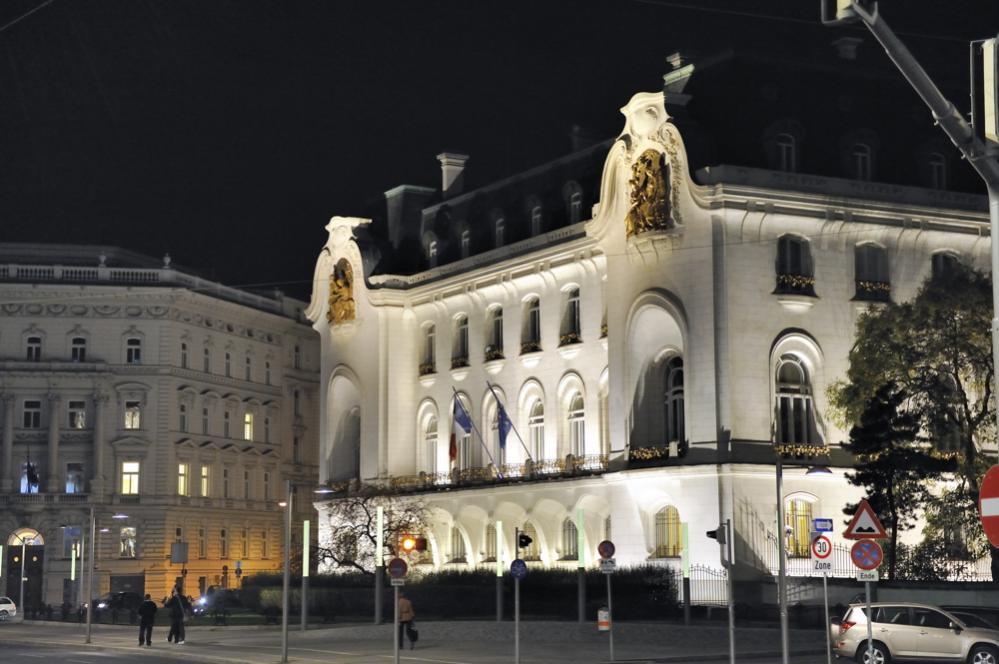Französiche Botschaft am Schwarzenbergplatz.

So machen Nachtaufnahme spaß: Freihand - ohne Stativ!