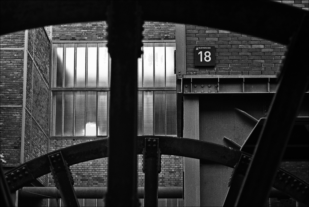 Friday Night - 28.10.2011 -Seilscheibe an Gebäude No. 18