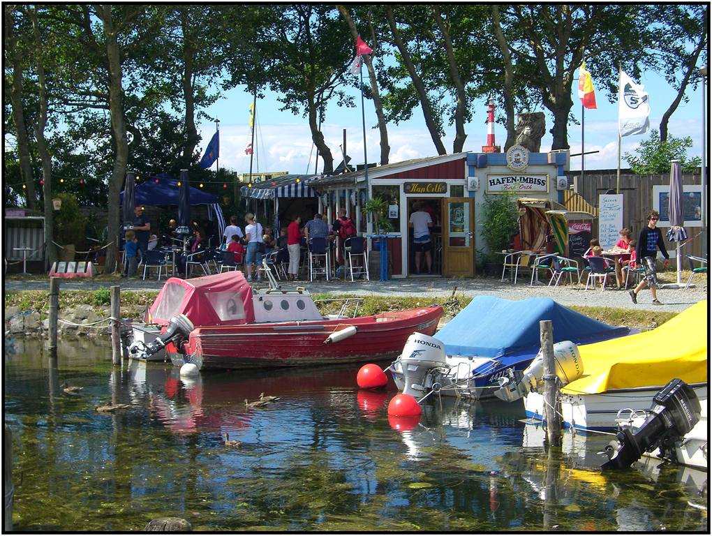 Frittenbude am Hafen von Orth (Kap Orth) auf der Insel Fehmarn