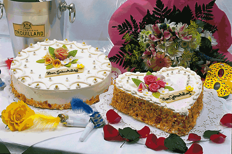 Geburtstag
Nikon F3 HP, Mikro Nikkor 70 - 180, 4,5 - 5,6 D,
2 x Varilux 500, Labor: QuesterOne, Film: Fuji Provia 100 ASA

Copyrights: Stefan Mischo