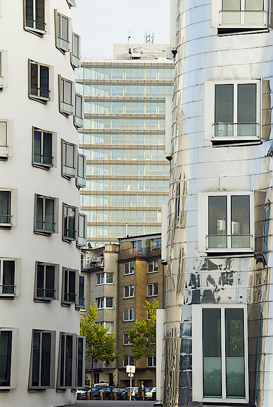 Gehry Stadttor