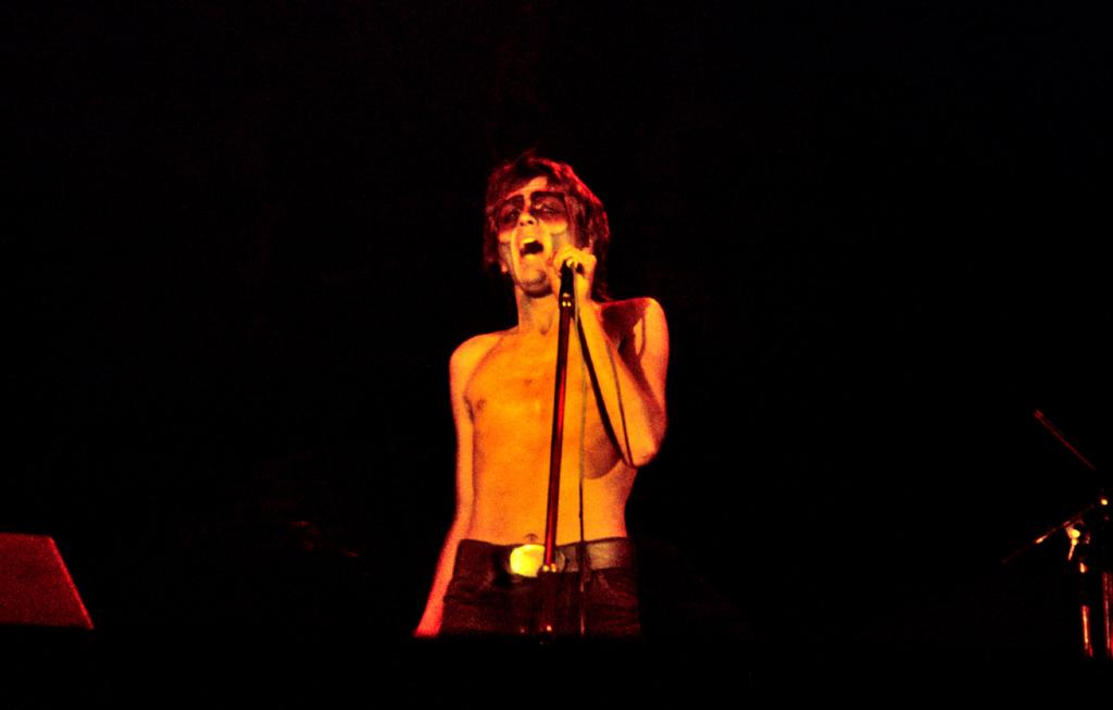 Genesis 1975 The Lamb Lies Down On Broadway Tour - Peter Gabriel.
Konzert in Düsseldorf