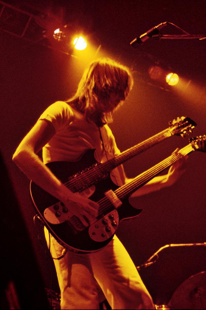 Genesis 1976 " A Trick Of The Tail" Tour -Konzert in Düsseldorf. Mike Rutherford