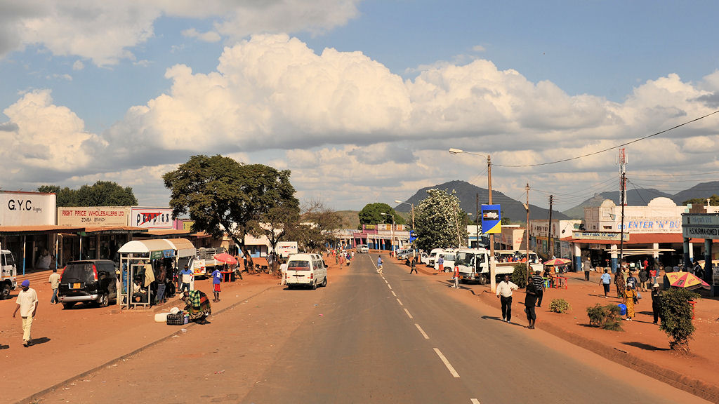 Geschäftsstraße in Zomba, 
der ehemaligen Hauptstadt von Malawi
s260 Zomba 0040