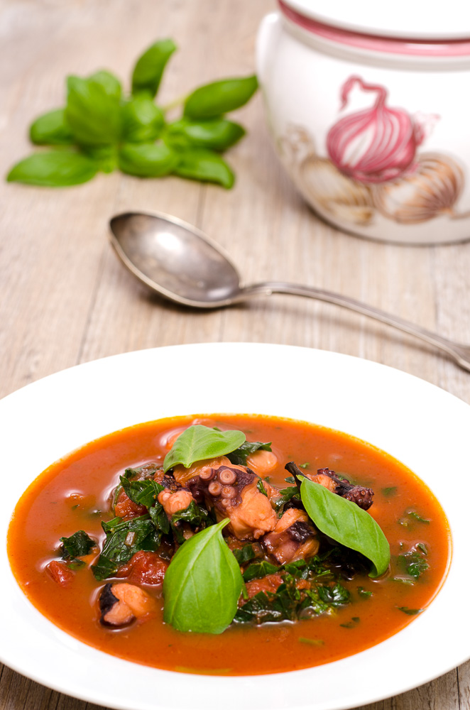 Geschmorrter Krake in Tomatensauce