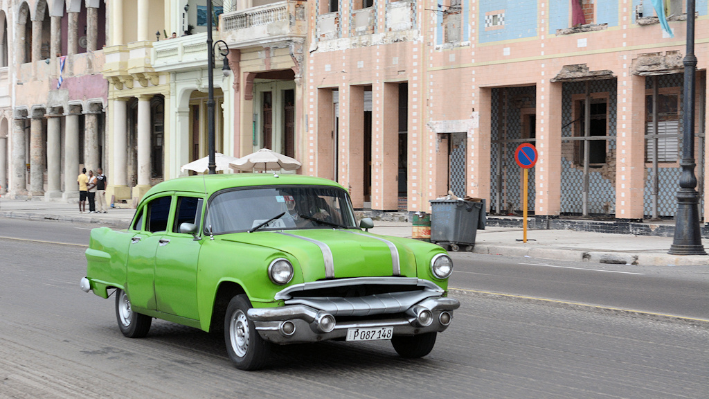 grün  am Malecón in Havanna
6368