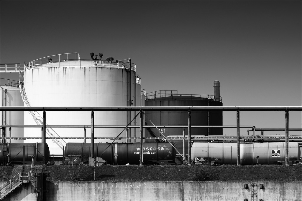 Hafen Duisburg - 06.04.2012 -  Tanks sw