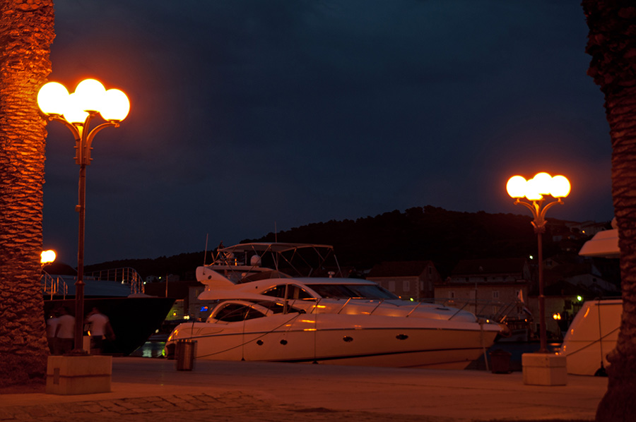 Hafen Trogir blaue Stunde