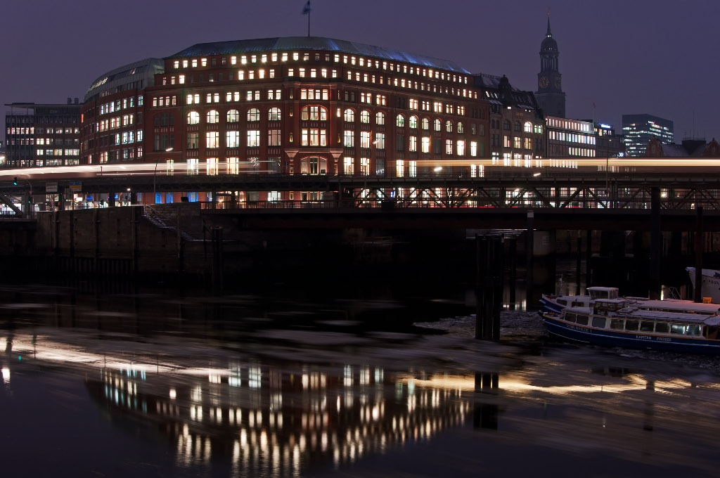 Hamburg bei Nacht klein 02