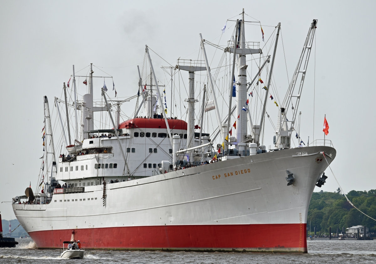 hamburg_cap_san_diego_1.JPG