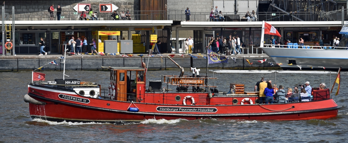hamburg_feuerloeschboot.jpg