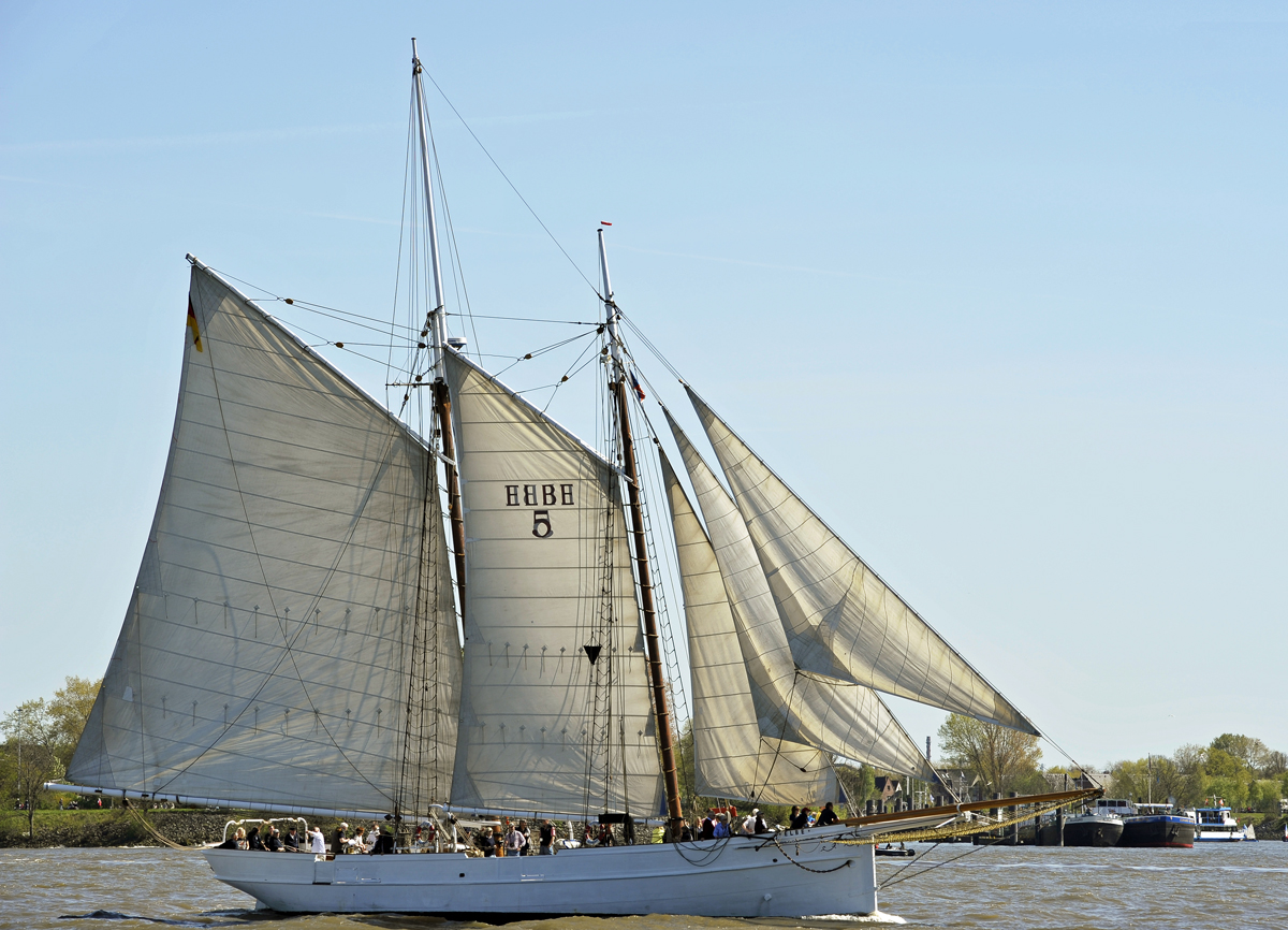 hamburg_lotsenschoner_elbe_5.jpg