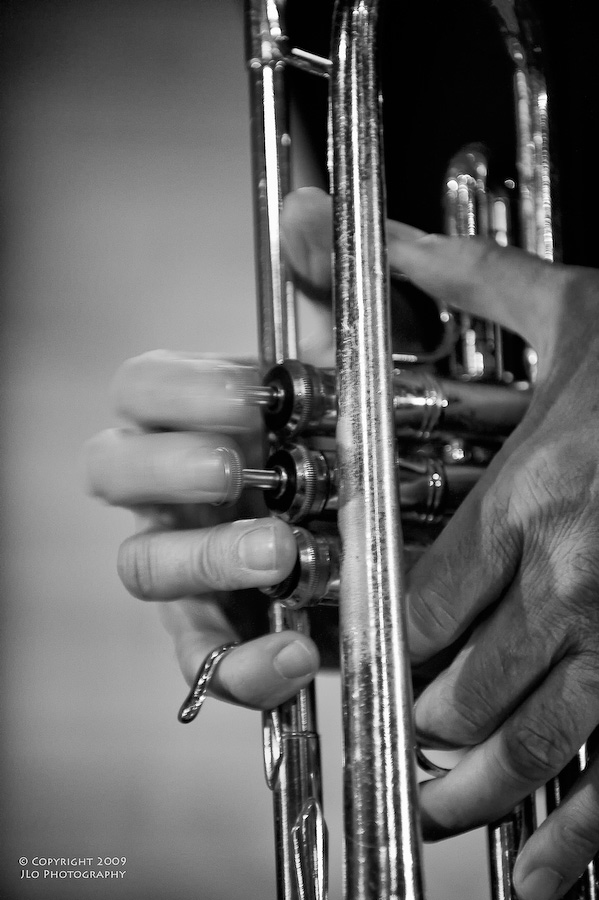 Hand and Trumpet

Truffaz