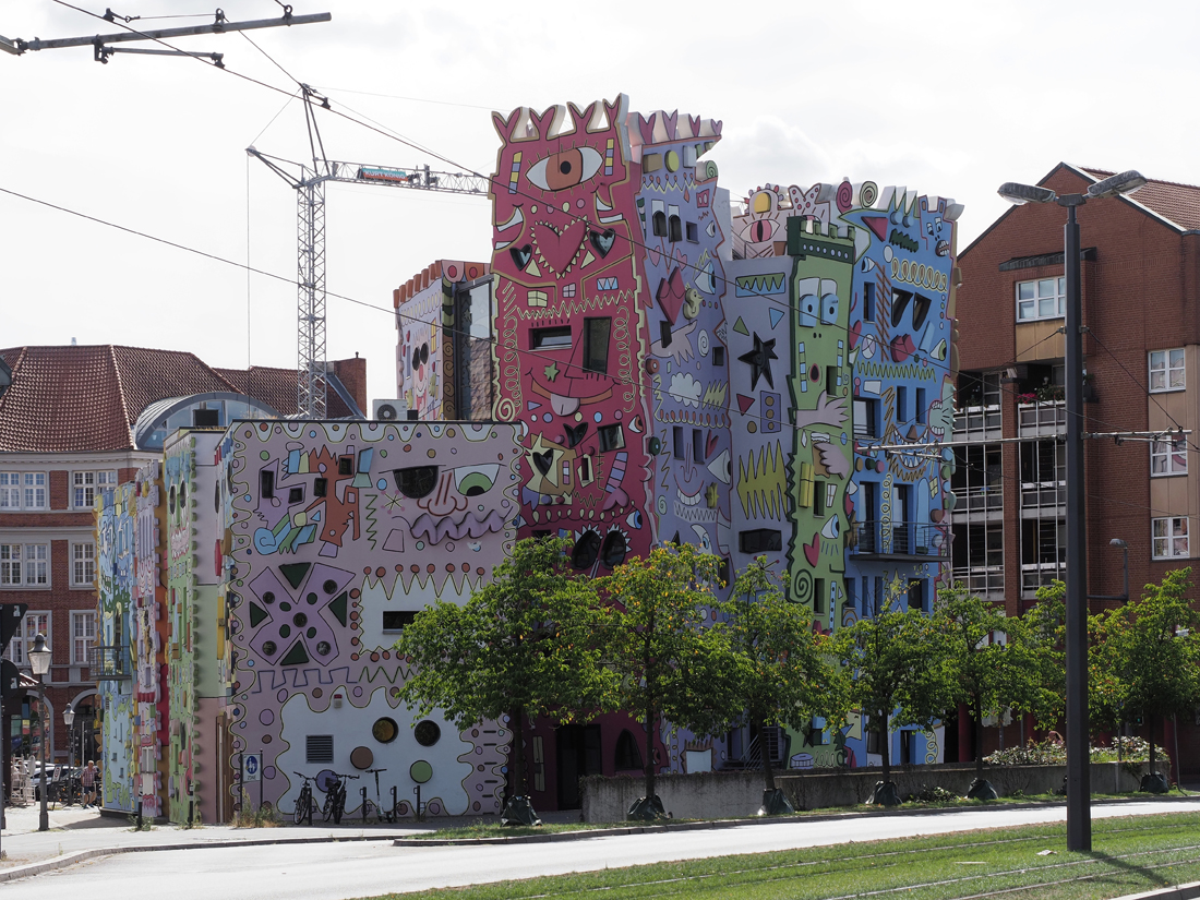 Happy Rizzi Haus 1.jpg