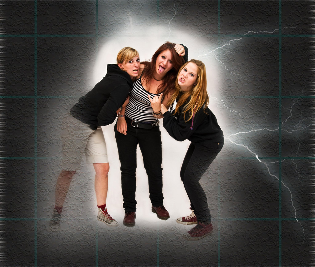 Hard Emotions2
Composition für ein Fotobuch einer Freundin das ich gestaltet habe. An diesem Projekt haben knapp 60 Personen (Erwachsene und Kinder) t