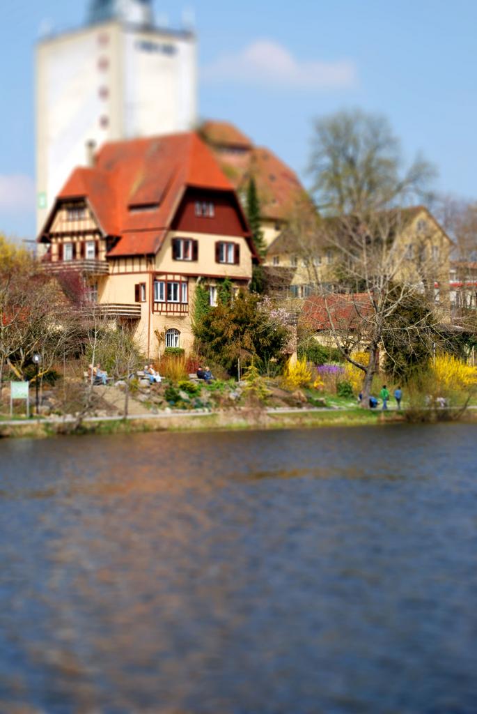Haus am See Tilt shift minimiert
Habe diese Tilt shift Aufnahmen gesehen und wollte das mal nachmachen.