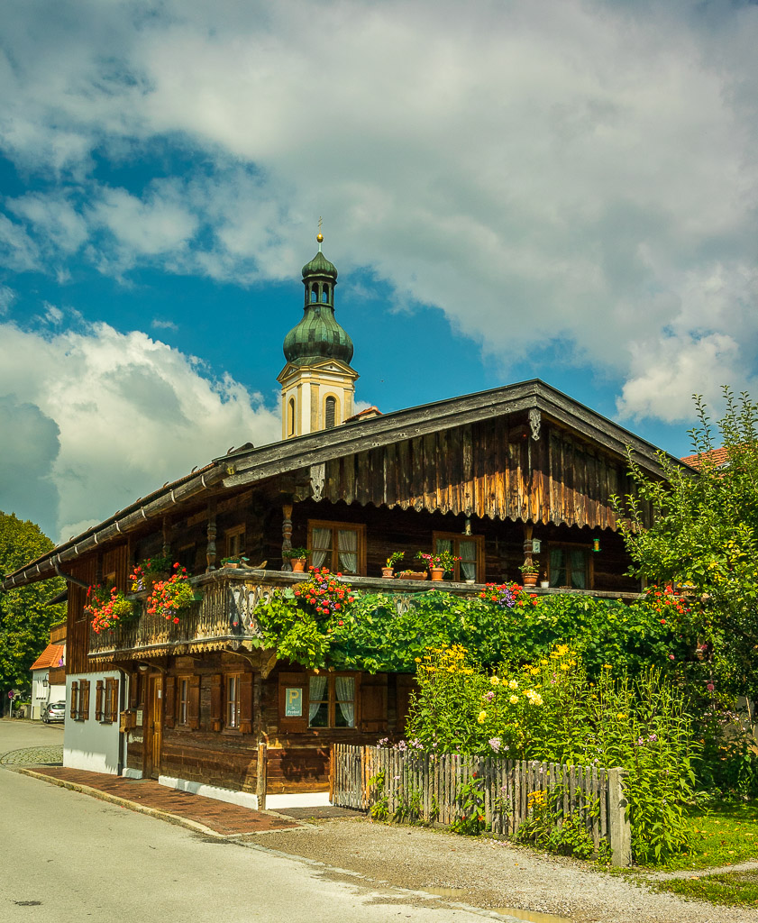 Haus u Kirche Lenggries