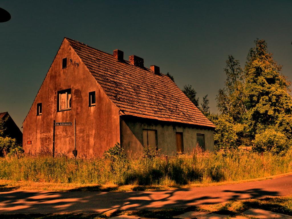 haus - unbewohnt - 
bearbeitet mit photoshop