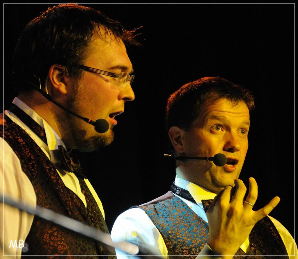 Hinterländer Männerensemble
(spielen Comedian Harmonists)