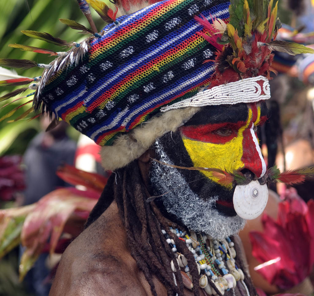 Hochlandkrieger auf dem Mount Hagen Festival